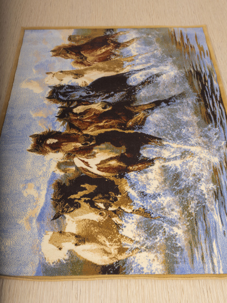 Ковер Hunnu  сувенирный 6S910 82 бегущие лошади